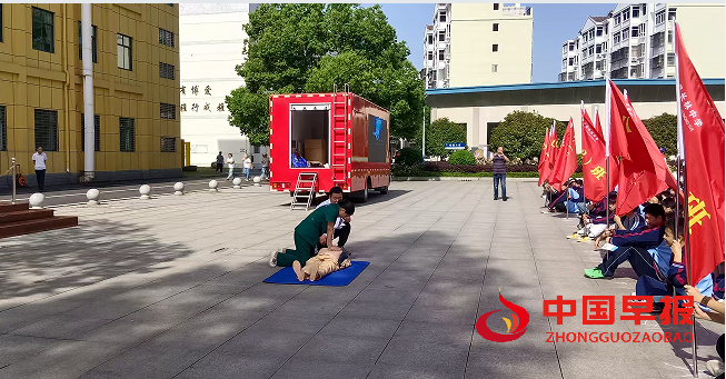 4防溺水急救.png