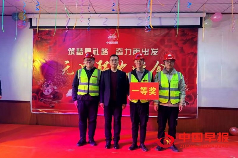 图3-荣获一等奖员工合影。.jpg