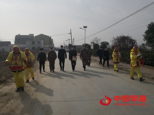 1612190209164310.jpg 黄龙镇为二等功战士家属送喜报.jpg