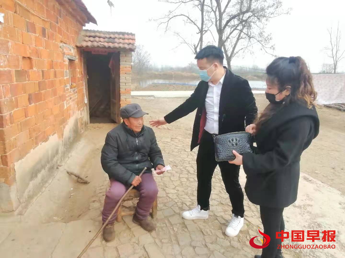 1612830933656215.jpg 黄龙叶康桂慰问困难群众.jpg