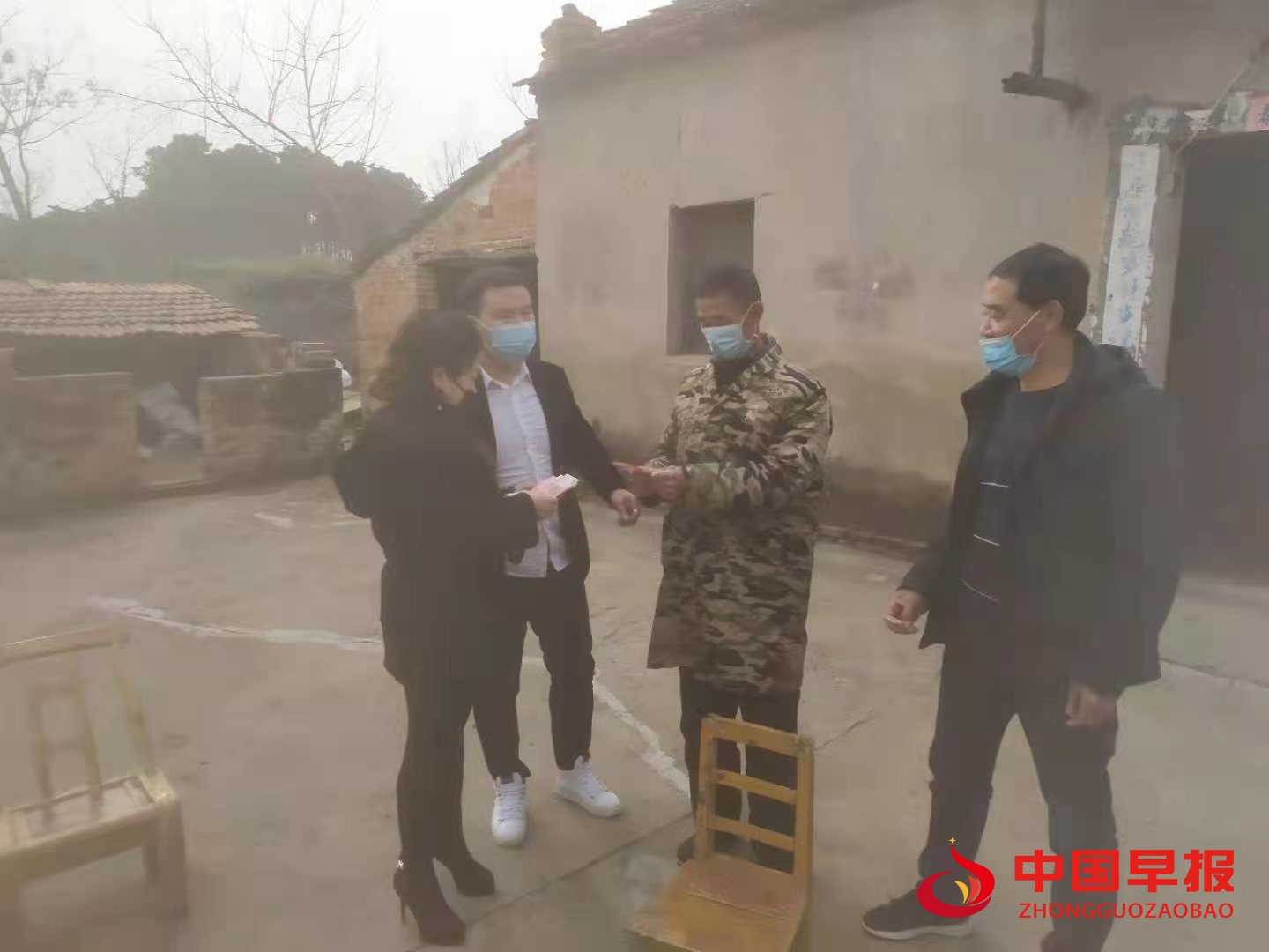 1612830998213986.jpg 黄龙叶康桂慰问困难群众1.jpg