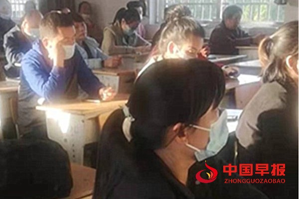 1620630592745910.jpg 家长会现场.jpg