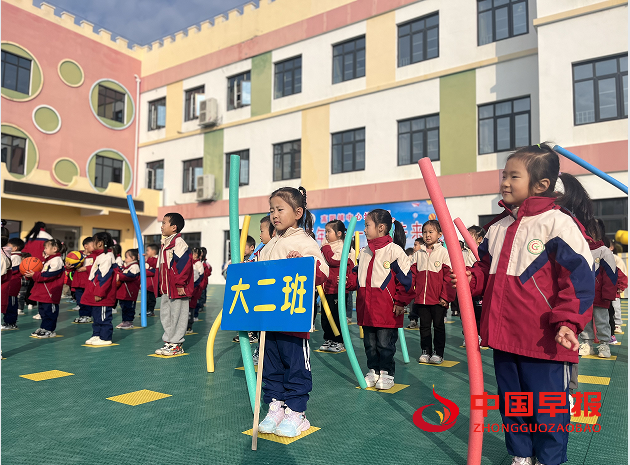 2孩子入队.png