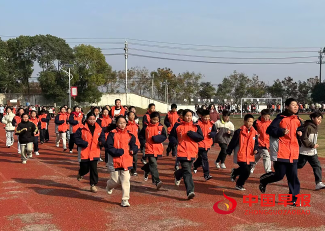 毛中学生晨跑图片1.png
