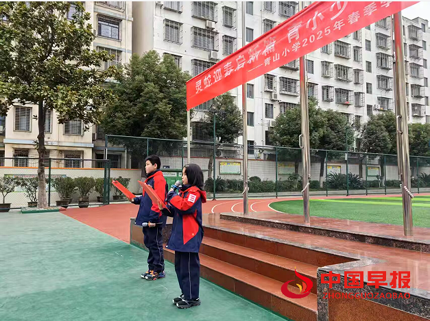 3学生讲话.png