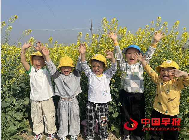 欣赏油菜花.png