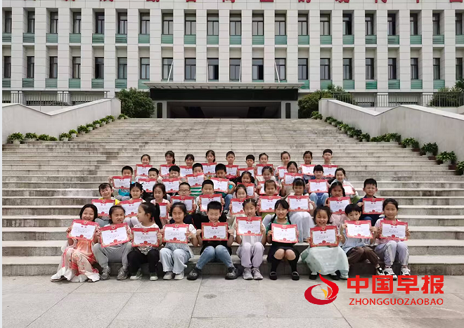 7获奖学生.png