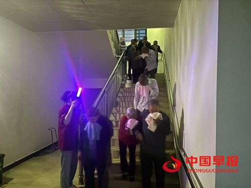 秭归县沙镇溪镇福利院：消防演练砺精兵  筑牢安全“防火墙”(图2)
