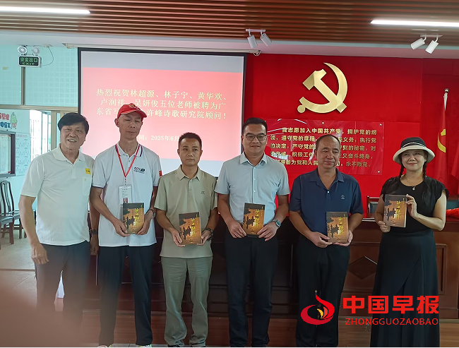 7黄老师赠书.png